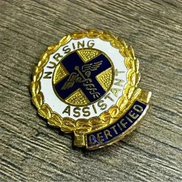 Vintage 1977 CNA Gold Tone and Enamel Badge Pin - Picture 1 of 3